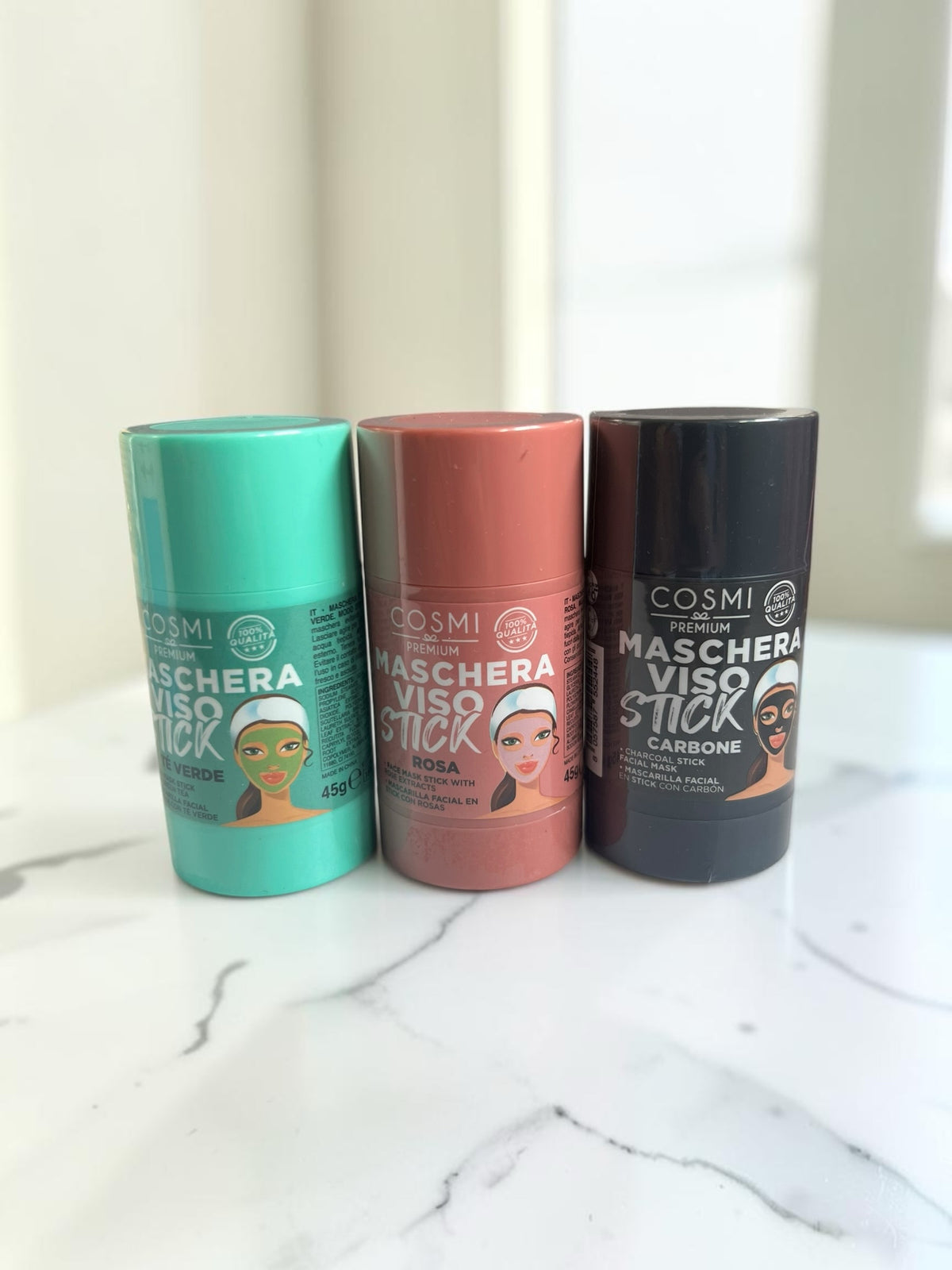 Set de tres mascarillas faciales en stick Selsebil de té verde, rosa y carbón para el cuidado de la piel